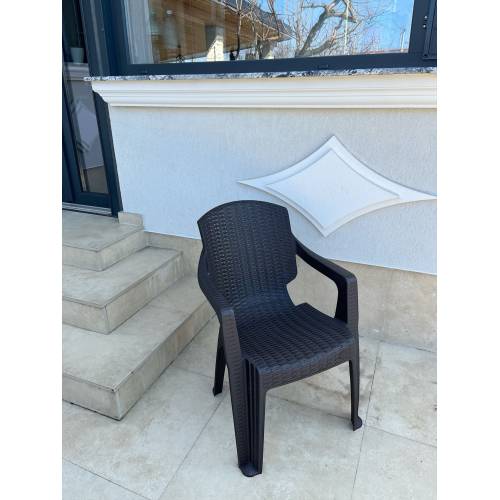 Scaun pentru gradina Ratan INFINITY Maro, plastic, 61x60x81cm Scaun pentru gradina Ratan INFINITY Maro, plastic, 61x60x81cm